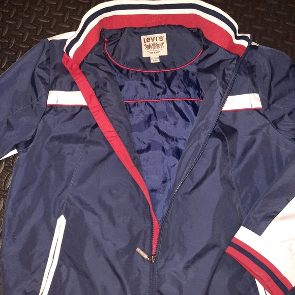 Levis wind breaker / light weight Jacket - Picture 3 of 10